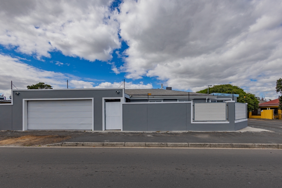 5 Bedroom Property for Sale in Vasco Estate Western Cape